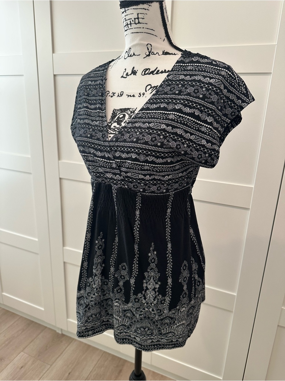 Almost Famous Black and White Patterned V-Neck Blouse